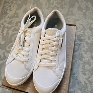 Dr Scholl's sneakers NWOT